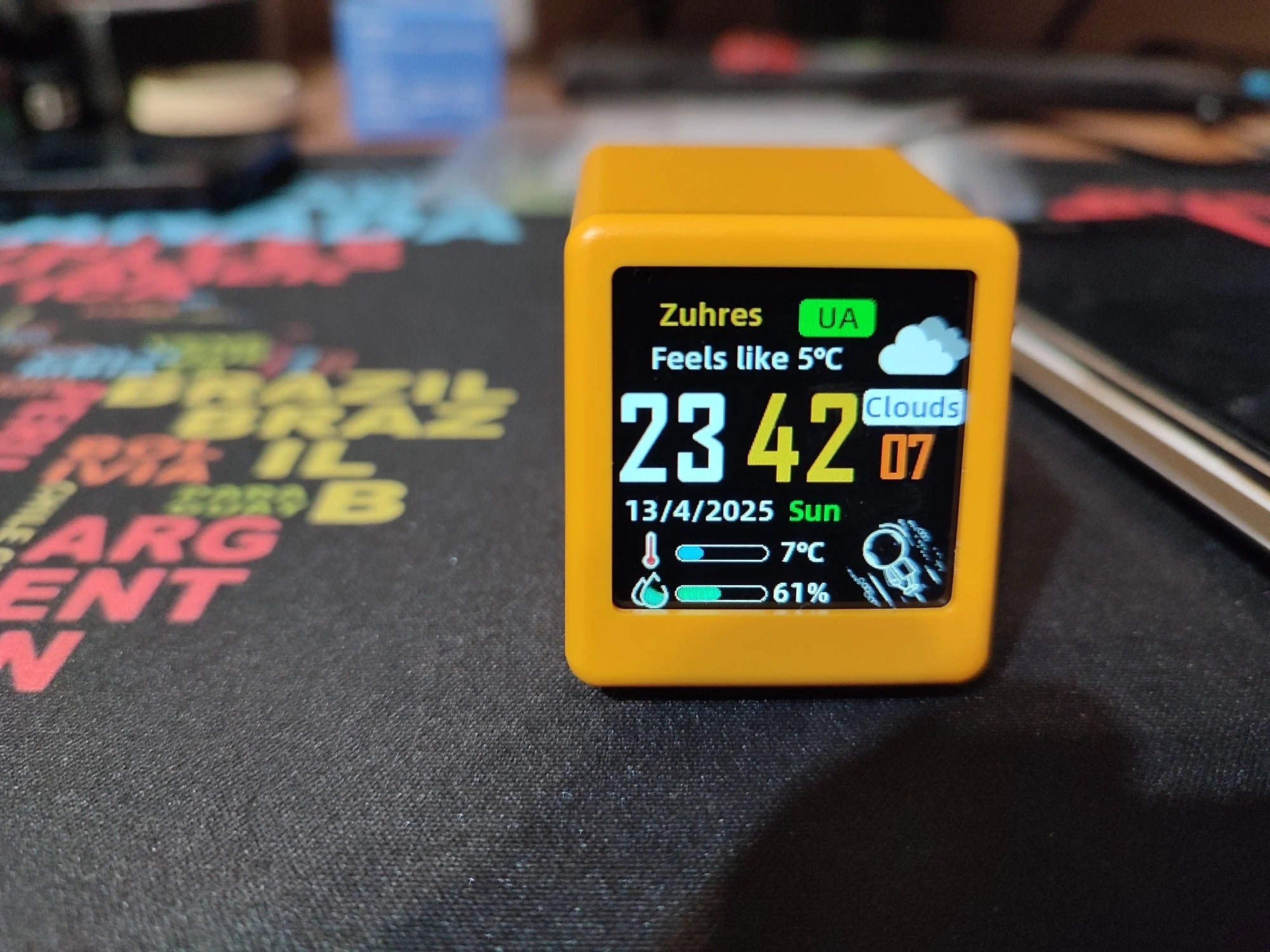 Premium Creative Smart WiFi Desktop Clock for iPhone –Mini Weather Display with Cute Animations, Electronic Photo Frame